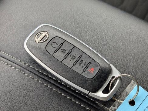 Used 2025 Nissan Pathfinder SV image 33