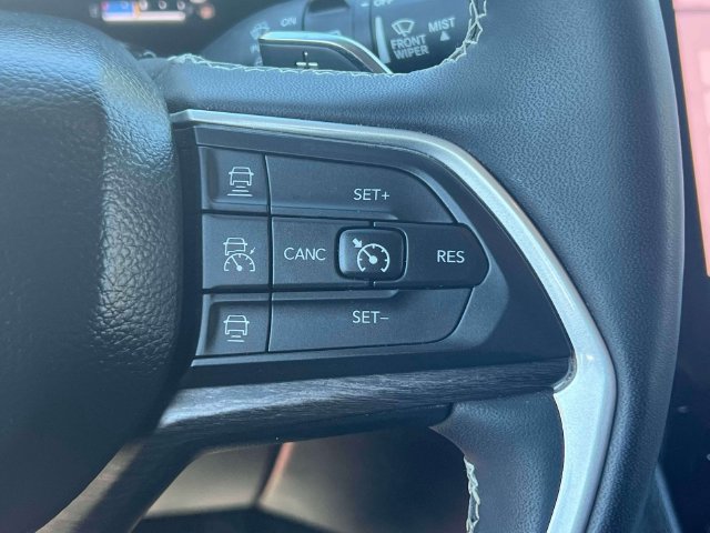 Used 2023 Jeep Grand Cherokee L Limited AWD/4WD image 25
