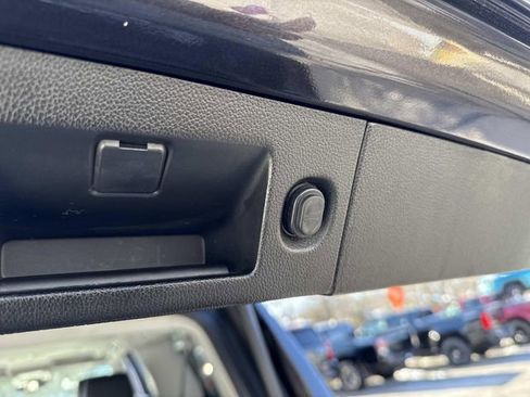 Used 2018 Chevrolet Suburban LT image 8