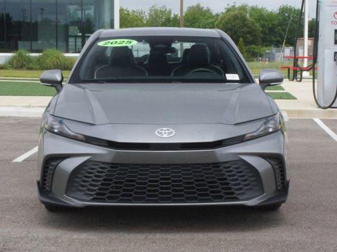 Used 2025 Toyota Camry SE FWD image 24