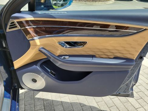Used 2025 Bentley Flying Spur Plug-In Hybrid AWD/4WD image 25