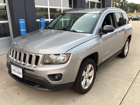 Used 2016 Jeep Compass Sport w/ Power Value Group AWD/4WD image 2
