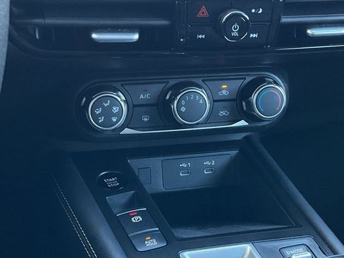 Used 2025 Nissan Kicks SV image 32