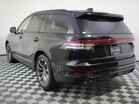 New 2026 Lincoln Aviator AWD w/ Jet Appearance Package image 4