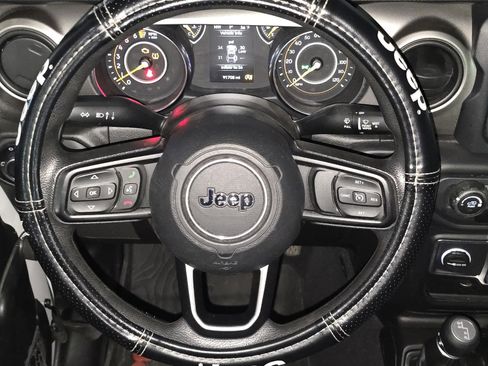 Used 2018 Jeep Wrangler Unlimited Sport image 14