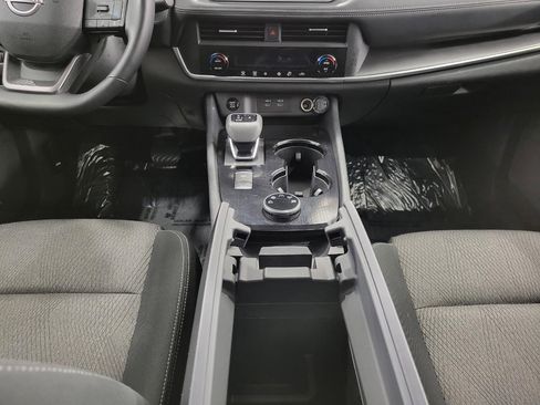 Used 2025 Nissan Rogue SV image 15