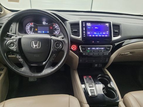 Used 2018 Honda Pilot Touring image 22
