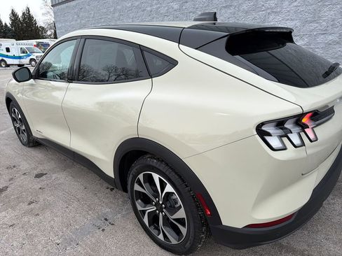 Used 2025 Ford Mustang Mach-E Select w/ Comfort Package Lite image 27