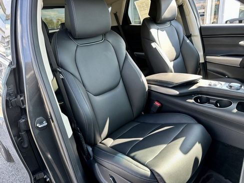 Used 2024 Genesis GV70 2.5T w/ Select Package image 25