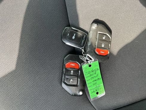 Used 2018 Jeep Wrangler Unlimited Sport S AWD/4WD image 33