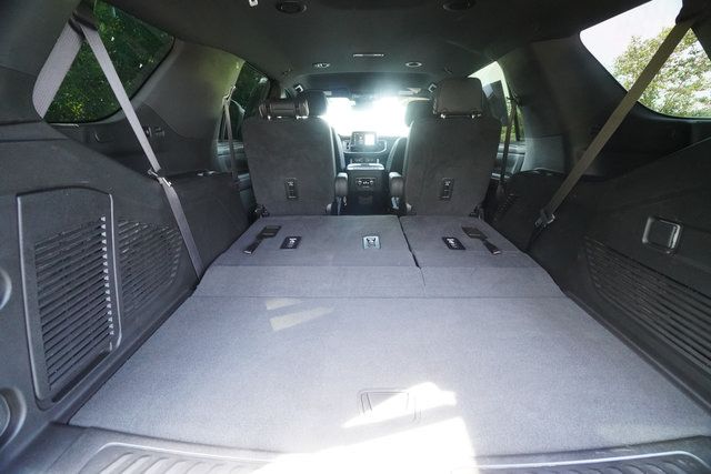 Used 2023 GMC Yukon SLT AWD/4WD image 28