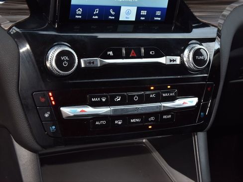 Used 2023 Ford Explorer Limited w/ Limited Technology Package image 25