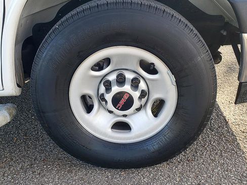 Used 2023 GMC Savana 2500 w/ Driver Convenience Package image 31