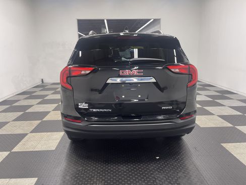 Used 2021 GMC Terrain SLE w/ Driver Convenience Package image 3