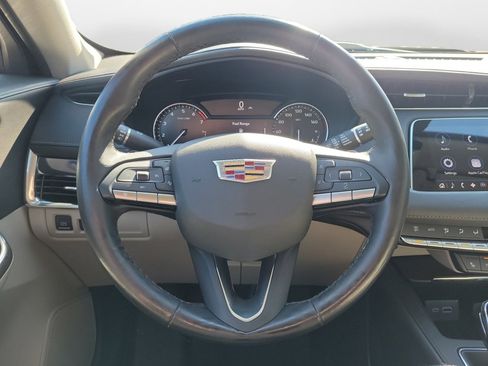 Used 2023 Cadillac XT4 Luxury w/ Cold Weather Package image 12