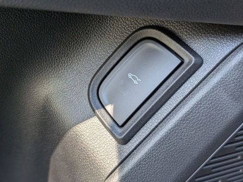 Used 2025 Chevrolet Equinox LT w/ Convenience Package II image 37