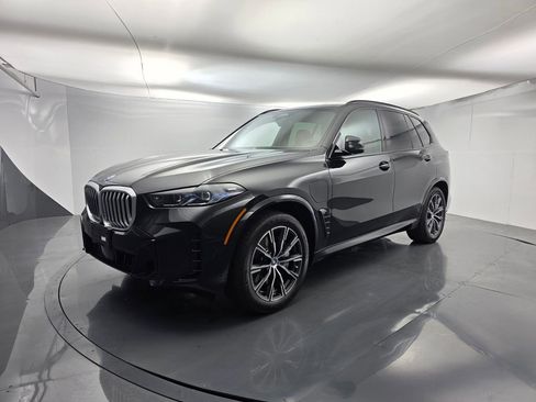 Used 2025 BMW X5 xDrive50e w/ M Sport Package image 8