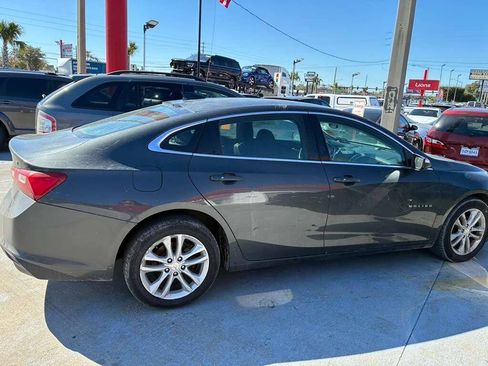 Used 2018 Chevrolet Malibu LT FWD image 2