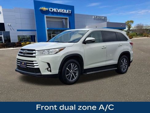 Used 2019 Toyota Highlander XLE image 4