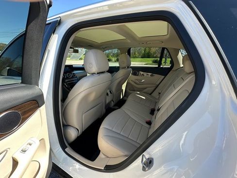 Used 2022 Mercedes-Benz GLC 300 w/ Premium Package Lite image 18