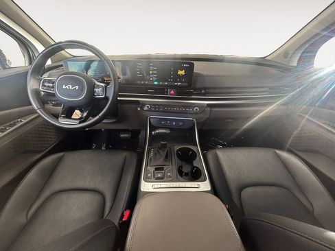 Used 2025 Kia Carnival image 13