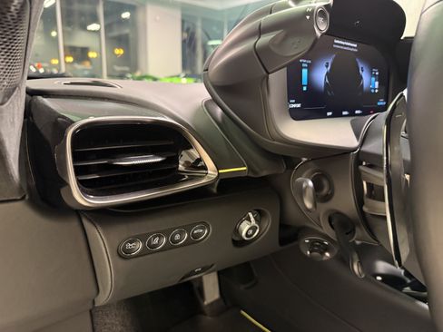 Used 2023 McLaren Artura image 20