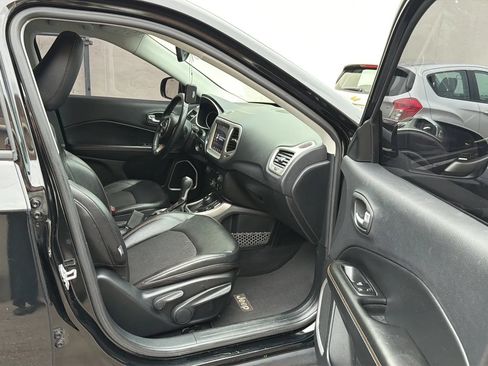 Used 2018 Jeep Compass Latitude w/ Popular Equipment Group AWD/4WD image 26