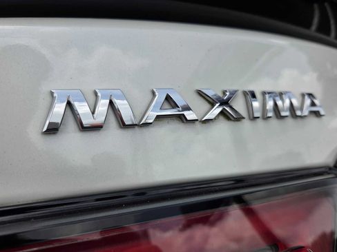 Used 2023 Nissan Maxima SR w/ Sport Mat Group FWD image 13