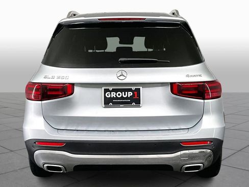 Used 2025 Mercedes-Benz GLB 250 4MATIC image 4