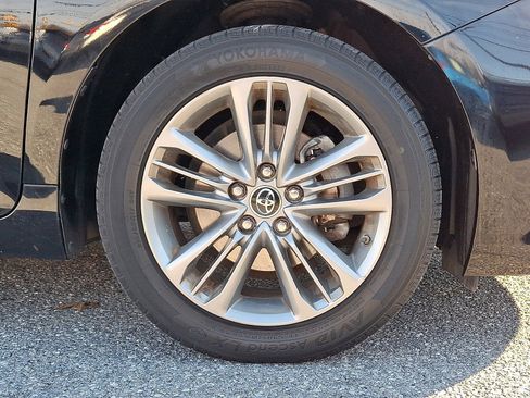 Used 2015 Toyota Camry LE image 6