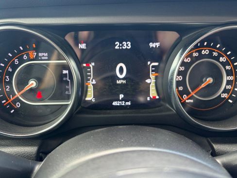 Used 2023 Jeep Gladiator Mojave AWD/4WD image 33