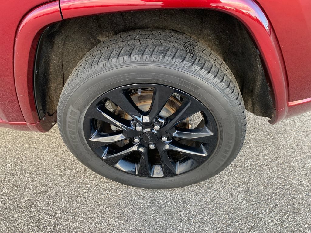 Used 2020 Jeep Grand Cherokee Altitude AWD/4WD image 4