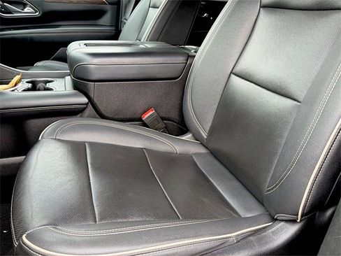 Used 2023 Chevrolet Suburban Premier image 12