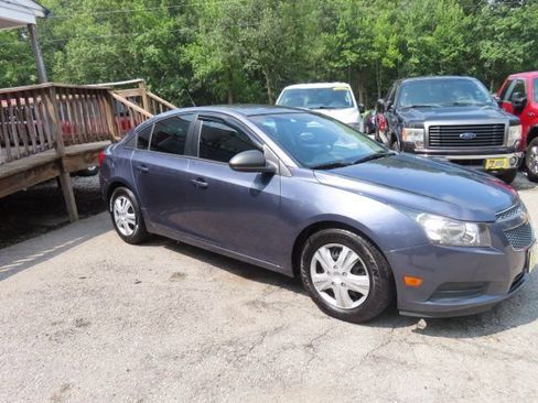 Used 2013 Chevrolet Cruze LS FWD image 5