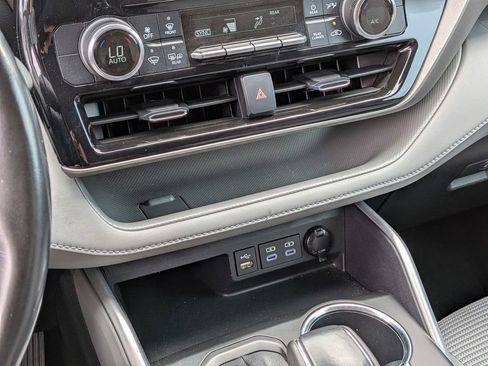 Used 2022 Toyota Highlander LE FWD image 16