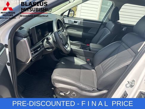 Used 2025 Hyundai Santa Fe SEL FWD image 18