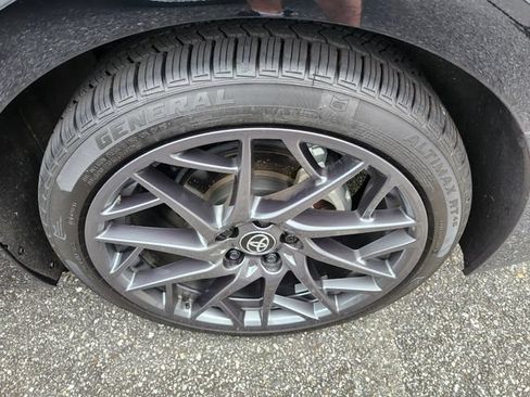 Used 2025 Toyota Camry SE w/ Convenience Package FWD image 5