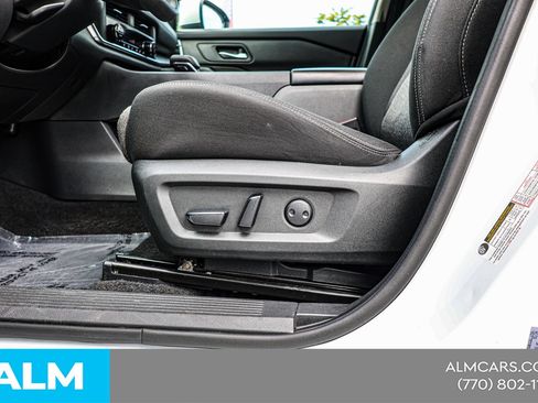 Used 2024 Nissan Rogue SV FWD image 19