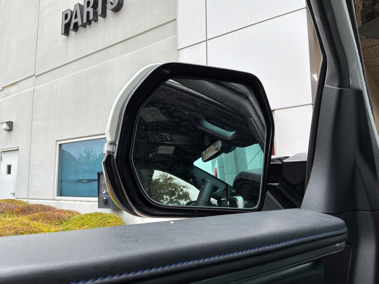 Used 2025 Toyota Sequoia Platinum AWD/4WD image 33
