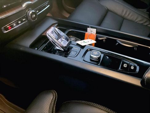 Used 2024 Volvo XC60 T8 Ultimate w/ Protection Package Premier image 20