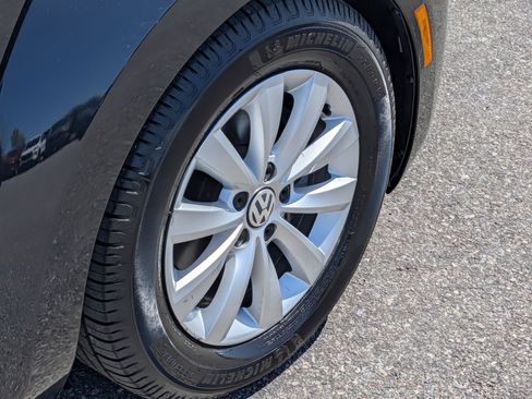 Used 2018 Volkswagen Beetle 2.0T S image 12