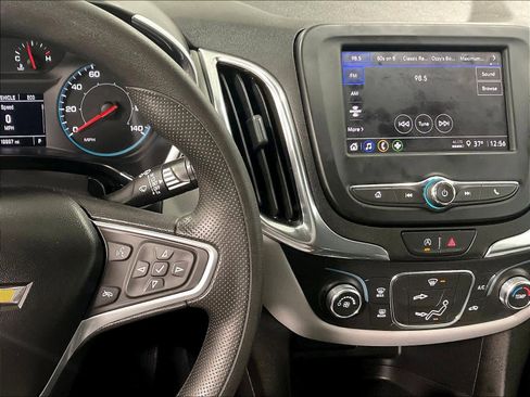 Used 2022 Chevrolet Equinox LS image 19