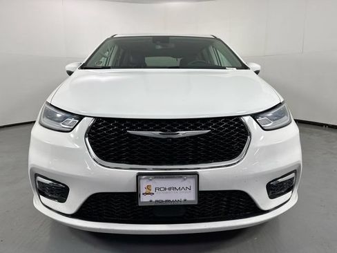 Used 2023 Chrysler Pacifica Touring-L FWD image 26
