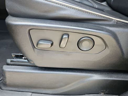 Used 2023 Chevrolet Suburban Premier AWD/4WD image 36