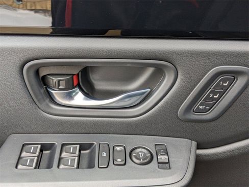 New 2025 Honda Pilot Touring image 14