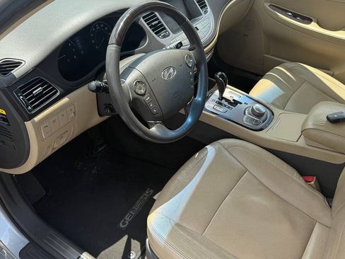 Used 2011 Hyundai Genesis 4.6 RWD image 13