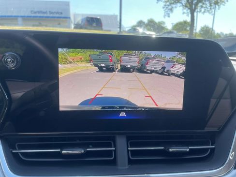 Used 2025 Chevrolet Trax LT w/ LT Convenience Package FWD image 26