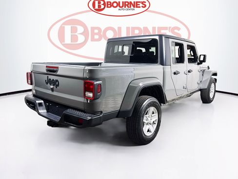 Used 2022 Jeep Gladiator Sport image 8