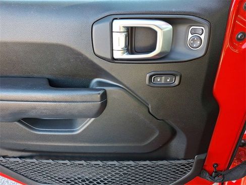 Used 2024 Jeep Wrangler Unlimited Rubicon w/ Technology Group image 12