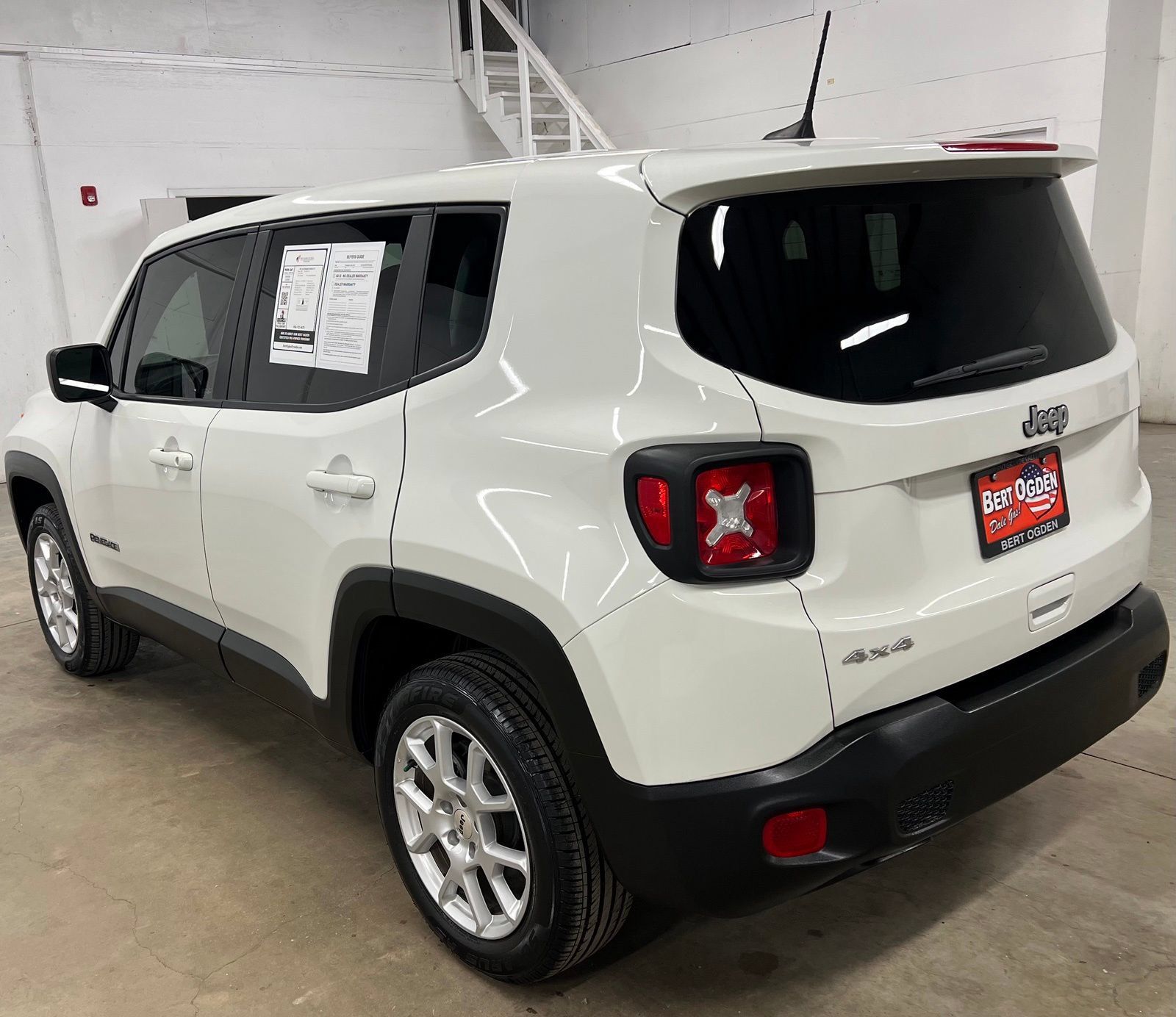 Used 2023 Jeep Renegade Latitude AWD/4WD image 4